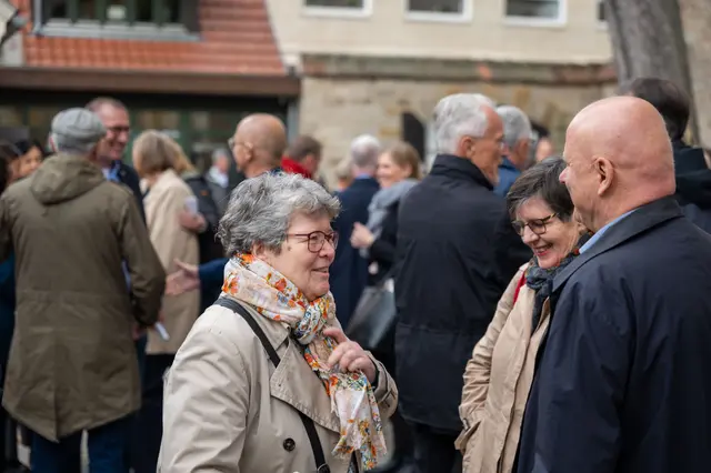 Altbischöfin Ilse Junkermann (l,) im Gespräch mit der Superintendentin in Meiningen, Beate Marwede, und Oberkirchenrat Michael Lehmann.  | Foto: Matthias Frank Schmidt