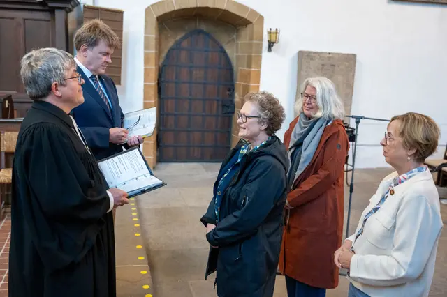 Segenszuspruch für Oberkirchenrätin Barbara Füten | Foto: Matthias Frank Schmidt