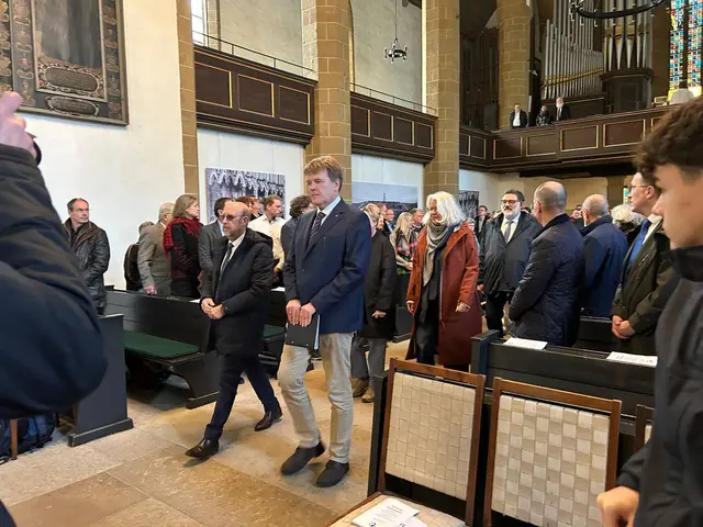 Einzug zum Festgottesdienst in die Augustinerkirche in Erfurt (I) | Foto: Willi Wild
