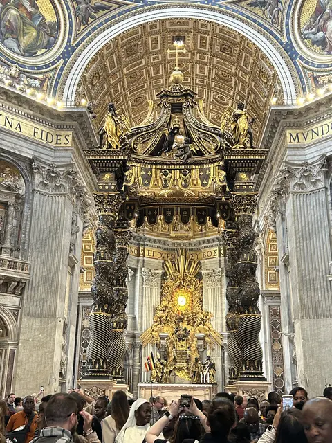 Petrusgrab und Apsis des Petersdoms  | Foto: Willi Wild