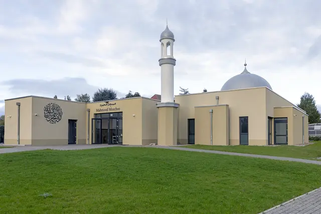 Die Ahmadiyya-Gemeinschaft hat sich das Ziel gesetzt, in Deutschland insgesamt 100 Moscheen zu bauen. Das Erfurter Gebetshaus ist auf diesem Weg der 70. Neubau. | Foto: Paul-Philipp Braun