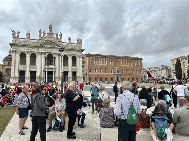 San Giovanni in Lateran, diesmal nur von außen, angesichts der Warteschlange am Eingang  | Foto: Willi Wild