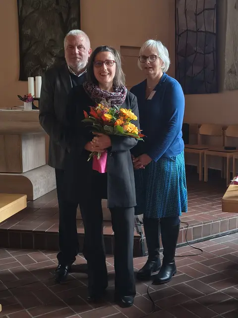 Dr. Constance Hartung, Präses der Weimarer Kreissynode Anke Ruschhaupt (r.) und Hans-Jürgen Bauer, Präses der Kreissynode des Kirchenkreises Apolda-Buttstädt (links) | Foto: Kirchenkreis Weimar-Apolda