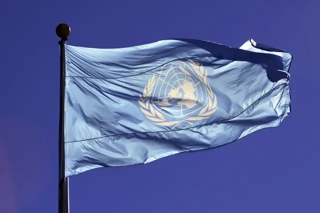 Die Flagge der Vereinten Nationen weht auf dem Gelände des UN-Hauptquartiers in New York. | Foto: epd-bild/Marc Engelhardt