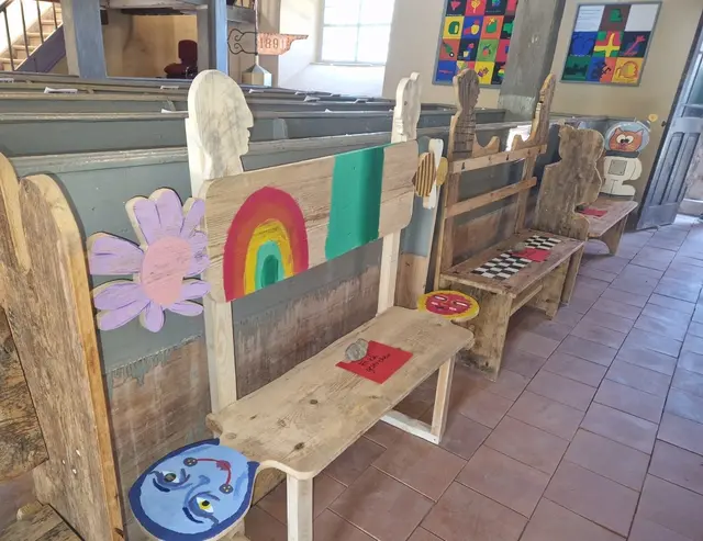 Ergebnisse aus einem Upcycling-Holzprojekt der Kunstkirche Uthleben  | Foto: Sandra Hesse