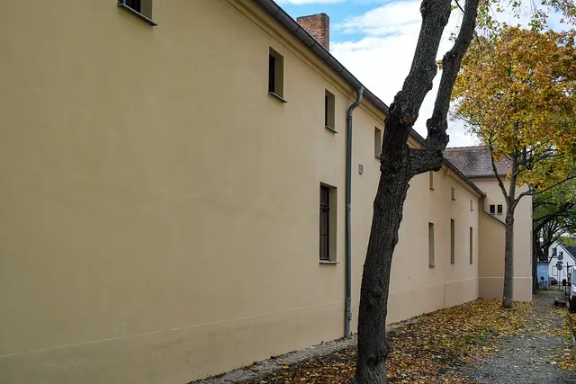 Die sanierte Front des Männerhauses in Bernburg. | Foto: Kerstin Wernicke