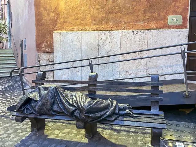 Der obdachlose Jesus, Bronzeskulptur vor dem Kloster Sant'Egidio | Foto: Willi Wild