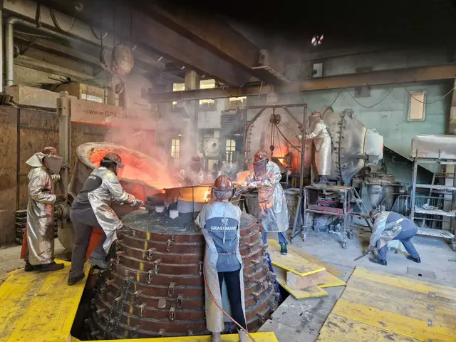 Der Guss der Glocke für magdeburg beginnt. | Foto: Claudia Hartung