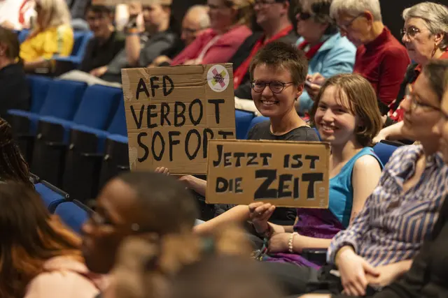 Beim evangelischen Kirchentag in Hannover ist eine Resolution für ein AfD-Verbot verabschiedet worden.  | Foto: epd-bild/Paul-Philipp Braun