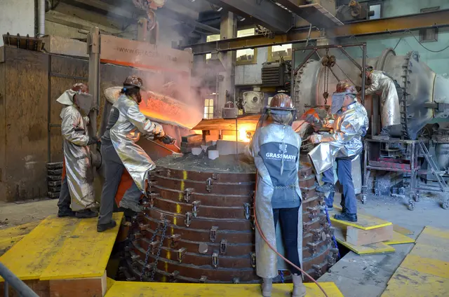 Die Glocke wurde im Insbrucker Familienbetrieb Grassmayr gegossen.  | Foto: Claudia Hartung