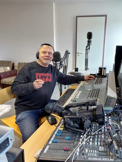 Von Druck bis Ton: Stefan Dietrich leitet eine inklusive Werkstatt im Christophoruswerk Erfurt. | Foto:  Angelika Reiser-Fischer 