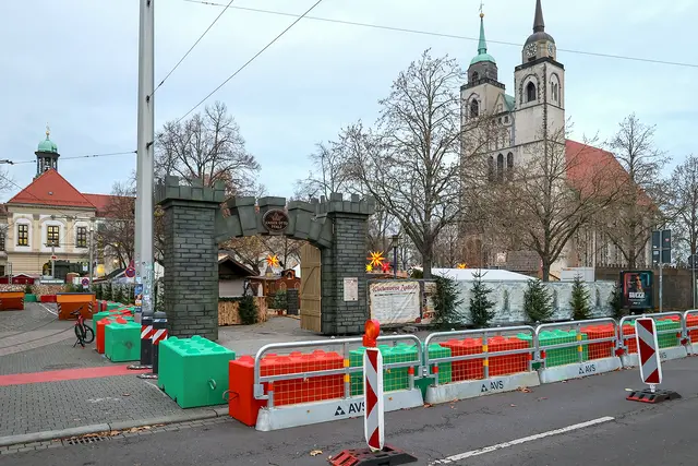 Schutz durch Betonbarrieren und Absperrgitter | Foto: Thomas Nawrath
