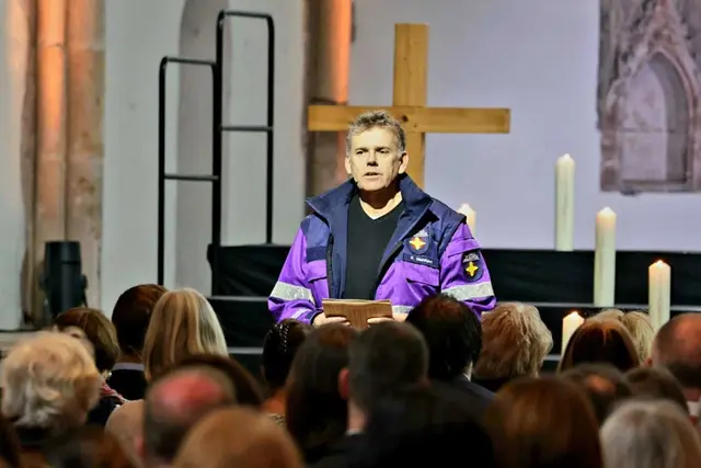 Notfallseelsorger Karsten Wohlfahrt vom Team Halberstadt war vor einem Jahr in Magdeburg im Einsatz und berichtete über seine Erfahrungen und die gut abgestimmte Arbeit der professionellen und ehrenamtlichen Retter nach dem Anschlag.