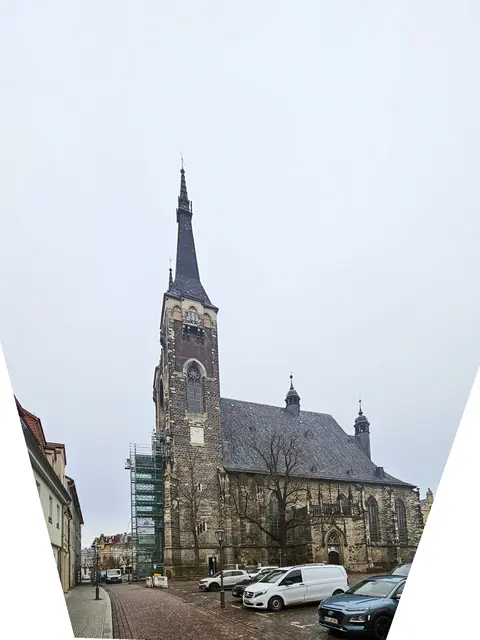 Das Baugerüst ist mittlerweile wieder abgebaut, auch wenn die Arbeiten im Turm noch nicht abgeschlossen sind.  | Foto: Sylke Hermann