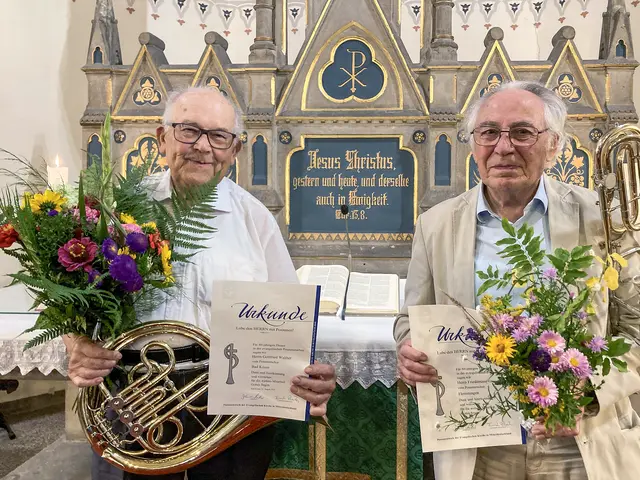 Der 91-jährige Gottfried Walther (l.) und der 94-jährige Friedemann Grantke musizieren seit ihrer Kindheit mit großer Leidenschaft zur Ehre Gottes. | Foto: Katrin Knoblauch