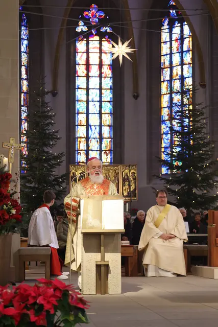 Bischof Gerhard Feige predigte über die Sterndeuter und ihren Besuch beim Jesuskind. | Foto: Thomas Nawrath