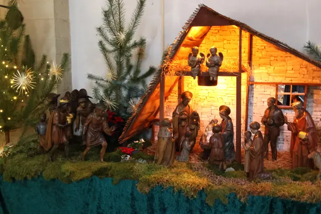 Weihnachtskrippe in der St. Sebastianskathedrale mit der Anbetung der Könige/Weisen aus dem Morgenland beim Jesuskind im Stall von Bethlehem. | Foto: Thomas Nawrath