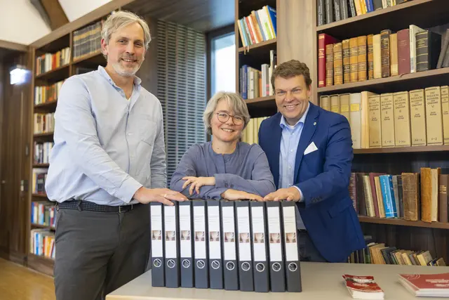 Bauantrag bereit: Architekt Michael Schoener, Elke Bergt und Bernd Prigge hoffen auf schnelle Bewilligung. | Foto: Paul-Philipp Braun