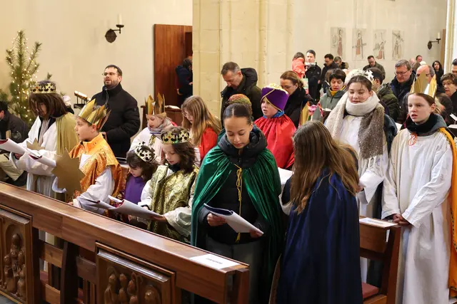 Einige Sternsinger gestalteten das Pontifikalamt am Dreikönigstag in der katholischen St. Sebastianskathedrale zu Magdeburg mit. | Foto: Thomas Nawrath
