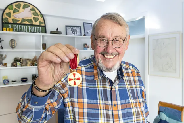 Mann mit Medaille: Für sein Engagement erhielt der Erfurter Johannes Schulz-Schottler die Bundesverdienstmedaille. | Foto: Paul-Philipp Braun