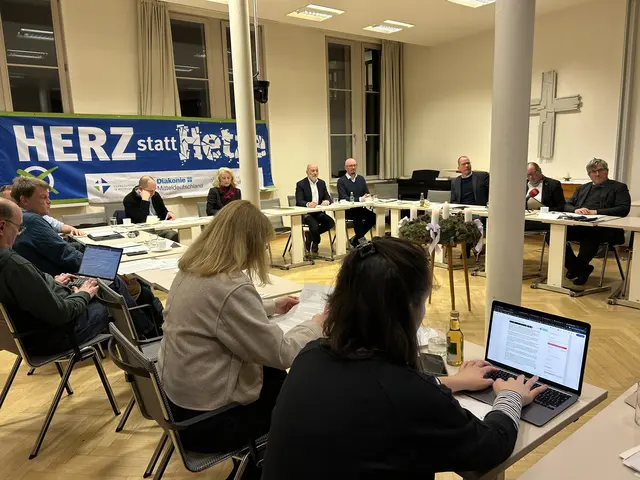 Presse und EKM im Gespräch in den Räumen der Diakonie Mitteldeutschland in Halle  | Foto: Willi Wild 