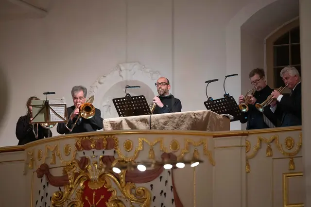 Für den musikalischen Rahmen sorgte der Bläserchor der Stadtkirchengemeinde. Die Orgel spielte KMD Johannes Kleinjung.  | Foto: Maik Schuck