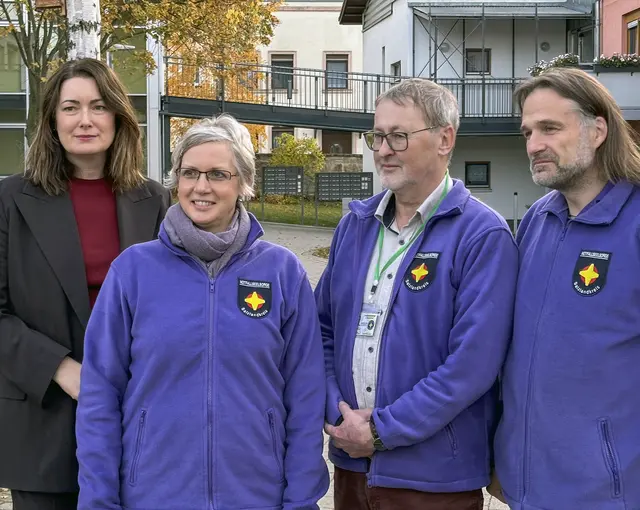 Stiftungsdirektorin Daniela Schieke (v. l.) macht deutlich, wie wichtig die Arbeit der Notfallhelfer ist, zu denen Yvonne Wüsteneck, Johannes Lewek und Veit Kuhr zählen. | Foto: Uwe Kraus