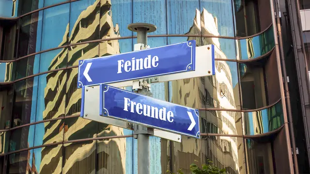 Jesu Worte sind eindeutig: "Ich aber sage euch: Liebt eure Feinde und bittet für die, die euch verfolgen." (Matthäus 5,44) | Foto: Thomas Reimer – stock.adobe.com