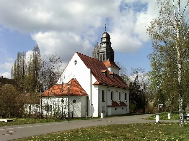 Rückansicht von 2012 noch mit weißer Fassade | Foto: Jwaller, CC BY-SA 3.0, https://commons.wikimedia.org/w/index.php?curid=19193726