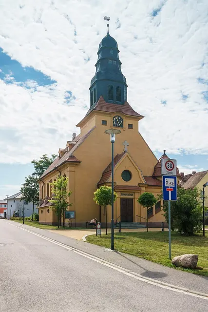 Die Kirche Altscherbitz | Foto: Radler59, CC BY-SA 4.0, https://commons.wikimedia.org/w/index.php?curid=50483393