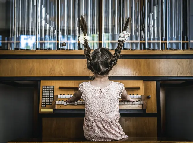 In der Musik hat Gott den Menschen die Erinnerung an das verlorene Paradies hinterlassen.
Hildegard von Bingen (1098–1179), deutsche Mystikerin und Äbtissin  | Foto: SimonsArt-PhotoVideo – stock.adobe.com
