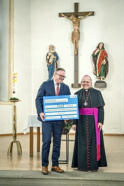 Ministerpräsident Mario Voigt (l.) und Bischof Ulrich Neymeyr | Foto: Foto: TSK/Volker Hielscher