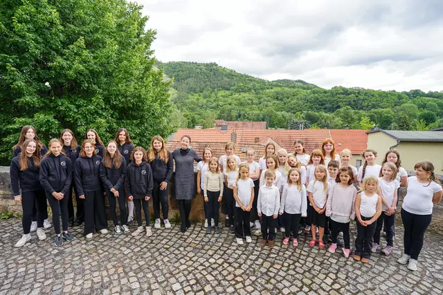 Johann-Walter-Kurrende: Ina Köllner leitet in Kahla den Kinder- und den Jugendchor und pflegt das musikalische Erbe des Kahlaer "Urkantors" und Herausgebers des ersten evangelischen Chorgesangbuchs.  | Foto: Sylvia Partschefeld