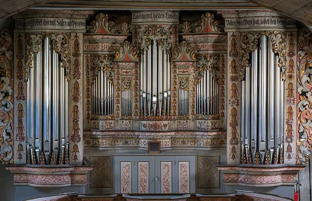 Die Jehmlich-Orgel im barocken Prospekt von 1739 | Foto: NoRud, CC BY-SA 4.0, https://commons.wikimedia.org/w/index.php?curid=124609903