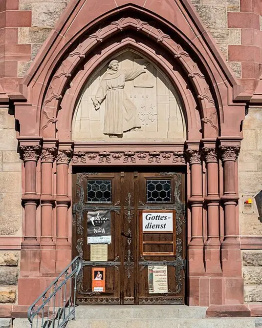 Portal | Foto: NoRud, CC BY-SA 4.0, https://commons.wikimedia.org/w/index.php?curid=42991813