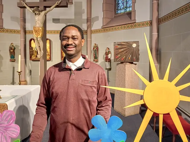 Stanley Obijiaku: Als Kaplan wirkt der Nigerianer in der Kirchengemeinde St. Andreas in Teistungen. | Foto: Reiner Schmalzl