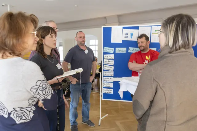 Neben Verantwortlichen aus Gewerkschaften und Personalvertretungen nahmen auch Vertreterinnen und Vertreter von Kirchen und kirchentagen Vereinigungen an der Veranstaltung teil. | Foto: Paul-Philipp Braun