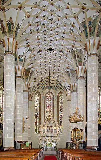Blick auf Decke, Altar und Kanzel.  | Foto: Jörg Blobelt, CC BY-SA 4.0, https://commons.wikimedia.org/w/index.php?curid=56919641