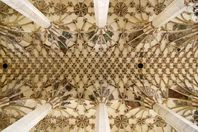 Deckengewölbe mit Ausmalung. | Foto: C. Cossa, CC BY-SA 3.0, https://commons.wikimedia.org/w/index.php?curid=21399692