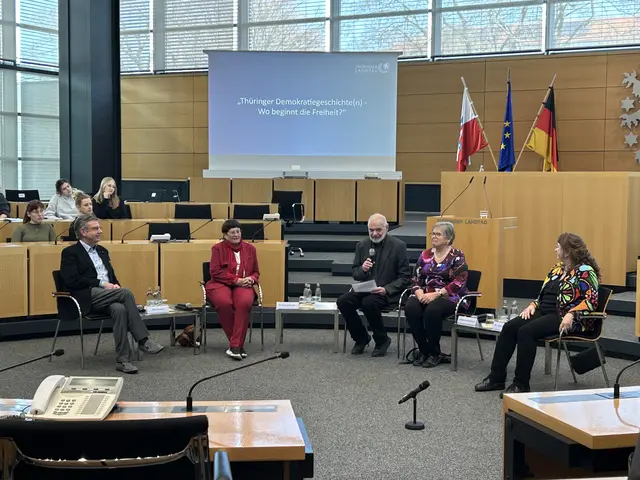 Abgeordnete der letzten Volkskammer: v.l. Rolf Behrend (CDU), Ursula Fischer (PDS), Eberhard Pfeiffer (Moderator, Journalist), Johanna Arenhövel (damals Demokratischer Aufbrauch), Christine Klaus (SPD) | Foto: Willi Wild