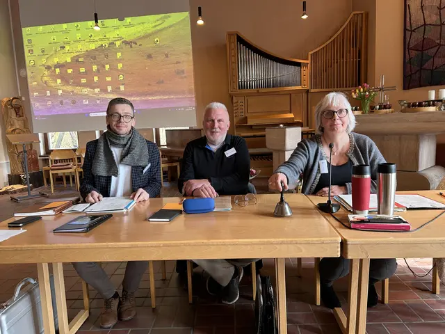 Präsidium der Kreissynode des neuen Kirchenkreises Weimar-Apolda: v.l. Mike Nych, Hans-Jürgen Bauer, Anke Ruschhaupt | Foto: Willi Wild