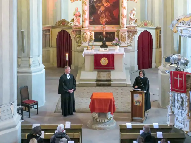 Christoph Gramzow ist in Bad Schmiedeberg von Superintendentin Gabriele Metzner verabschiedet worden. | Foto: Torsten Höse