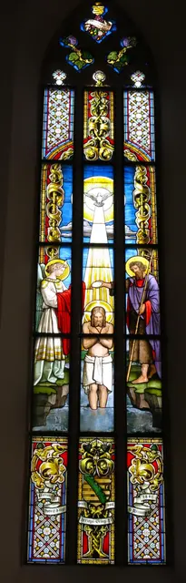 Taufe Jesu: Fenster in der Sonneberger Kirche St. Peter | Foto: Foto: V.-M. Thiede