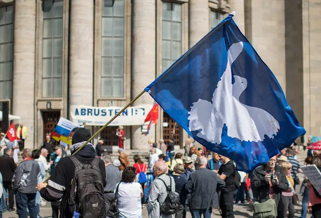  "Abrüsten statt Aufrüsten" lautete 2019 die Forderung auf dem Berliner Ostermarsch. Der Theologe Michael Haspel sieht das anders. Seiner Meinung nach könne Deutschland nicht auf die atomare Teilhabe verzichten. | Foto: epd-bild/Christian Ditsch