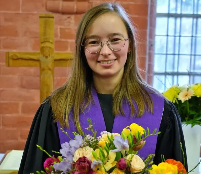Marie Degen wurde als Jugend- und als Gemeindepfarrerin am Palmsonntag eingesegnet. | Foto: Gerhard Draschowski
