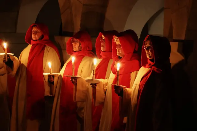 Frauenchor beim Osterspiel in der Stiftskirche St. Cyriakus Gernrode.  | Foto: Thomas Nawrath