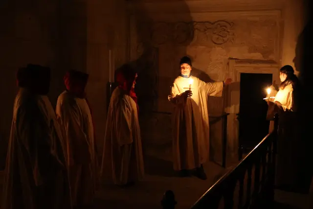 Osterspiel in der Stiftskirche St. Cyriakus Gernrode.  Die Frauen treffen vor dem geöffneten Grab auf Engel, die ihnen mitteilen, dass der Auferstandene die Jünger in Galiläa erwartet. | Foto: Thomas Nawrath