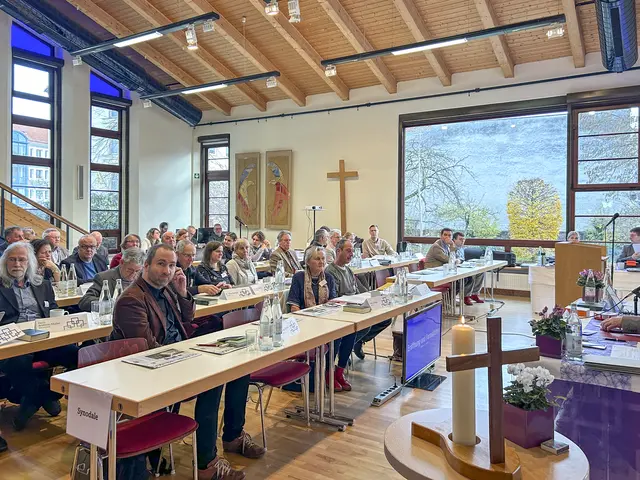 Die anhaltische Landessynode ist das oberste beschlussfassende Gremium der Landeskirche Anhalts. Die ehrenamtlich tätigen Kirchenparlamentarier übernehmen wesentliche Leitungs- und Kontrollfunktionen. | Foto: Willi Wild