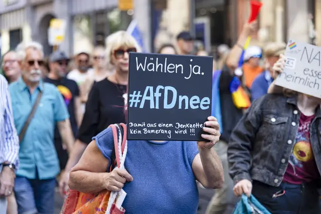Beim Landesparteitag in Magdeburg haben die Delegierten der AfD über das Wahlprogramm abgestimmt. Begleitet wurde der Parteitag von Protesten. | Foto:  epd-bild/Paul-Philipp Braun