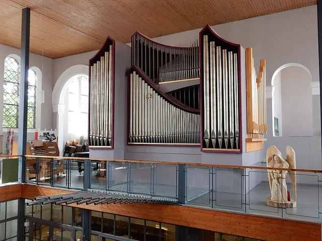 Kemper-Orgel auf der Empore | Foto: Urfin7, CC BY-SA 4.0, https://commons.wikimedia.org/w/index.php?curid=55200678